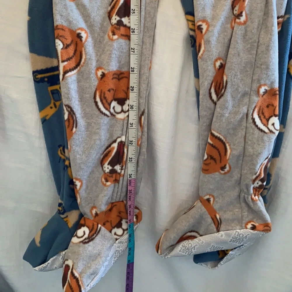 COPY - NWT Set of Two Carter’s footed sleeper Sz 5